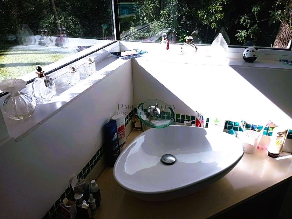 Casa ID.445 - Modernidad, espacios amplios y equipamiento de primer nivel con un terreno amplio en el corazón de Parque Burnett