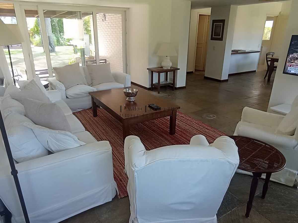 Casa ID.478 - Gran casa reciclada a metros del mar con una linda vista del mar en Rncón del Indio 