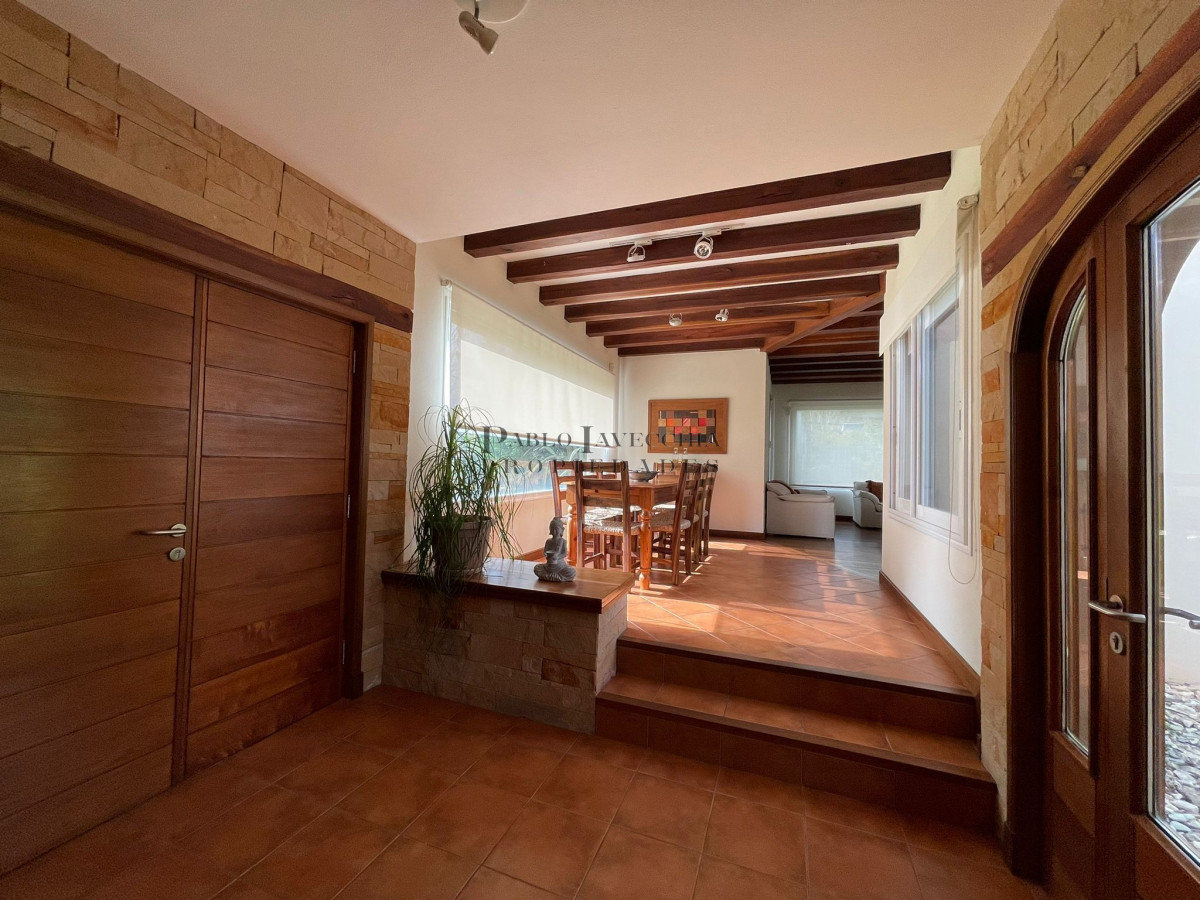 Casa ID.661 - Decidite a veranear en esta amplia propiedad que lo tiene todo; con piscina, hermoso parrillero techado, cerco perimetral y cocheras 