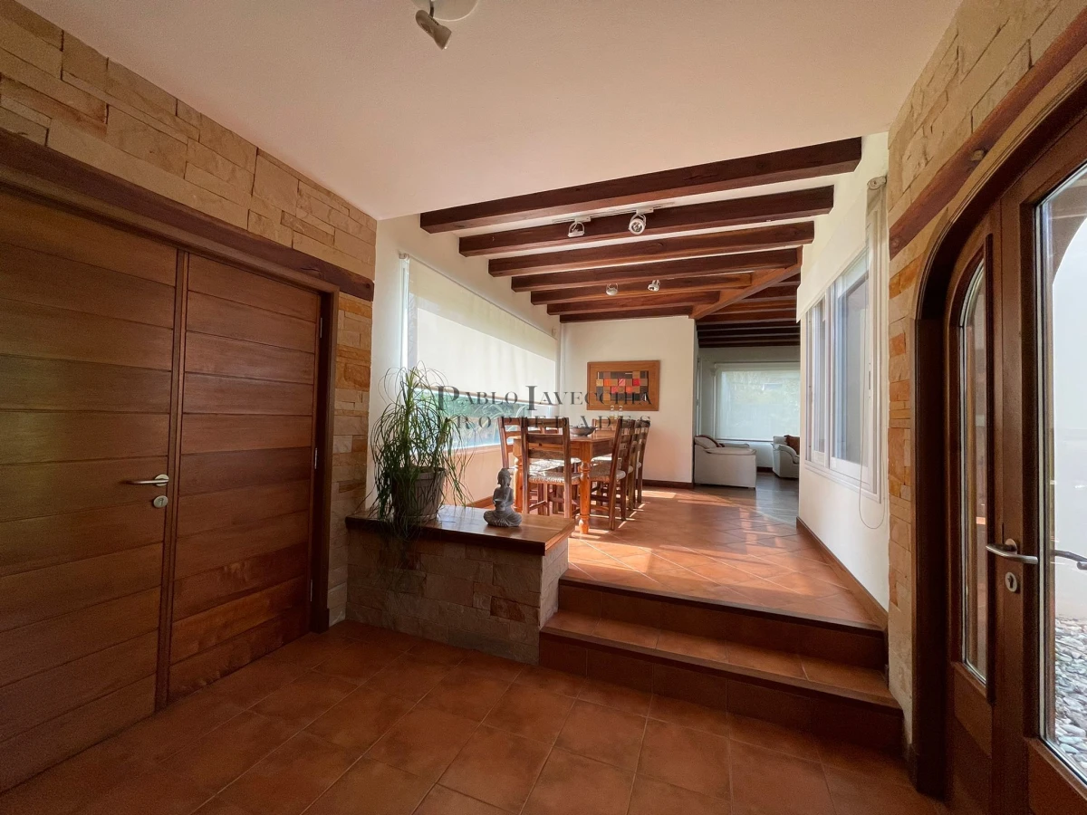 Casa ID.661 - Decidite a veranear en esta amplia propiedad que lo tiene todo; con piscina, hermoso parrillero techado, cerco perimetral y cocheras 