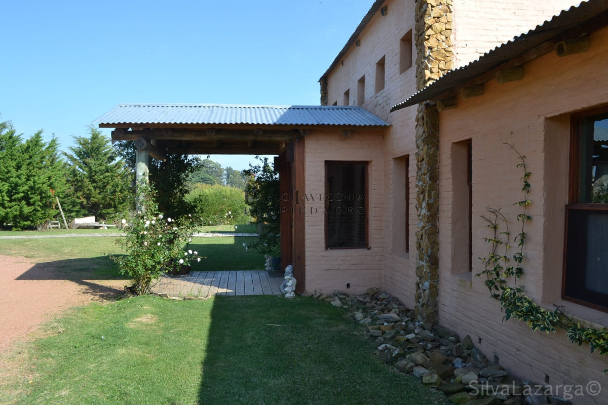 Chacra ID.13 - Original propiedad construída en ladrillo y barro