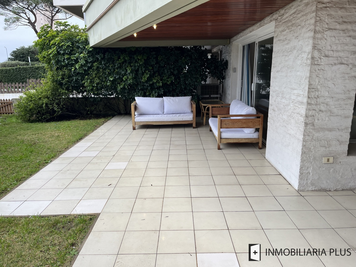 Apartamento ID.709 - Venta de Apartamento Frente al Mar en la Península de Punta del Este C709B