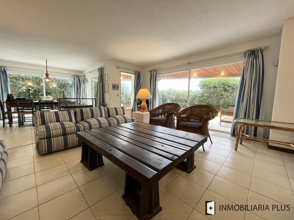 Apartamento ID.709 - Venta de Apartamento Frente al Mar en la Península de Punta del Este C709B