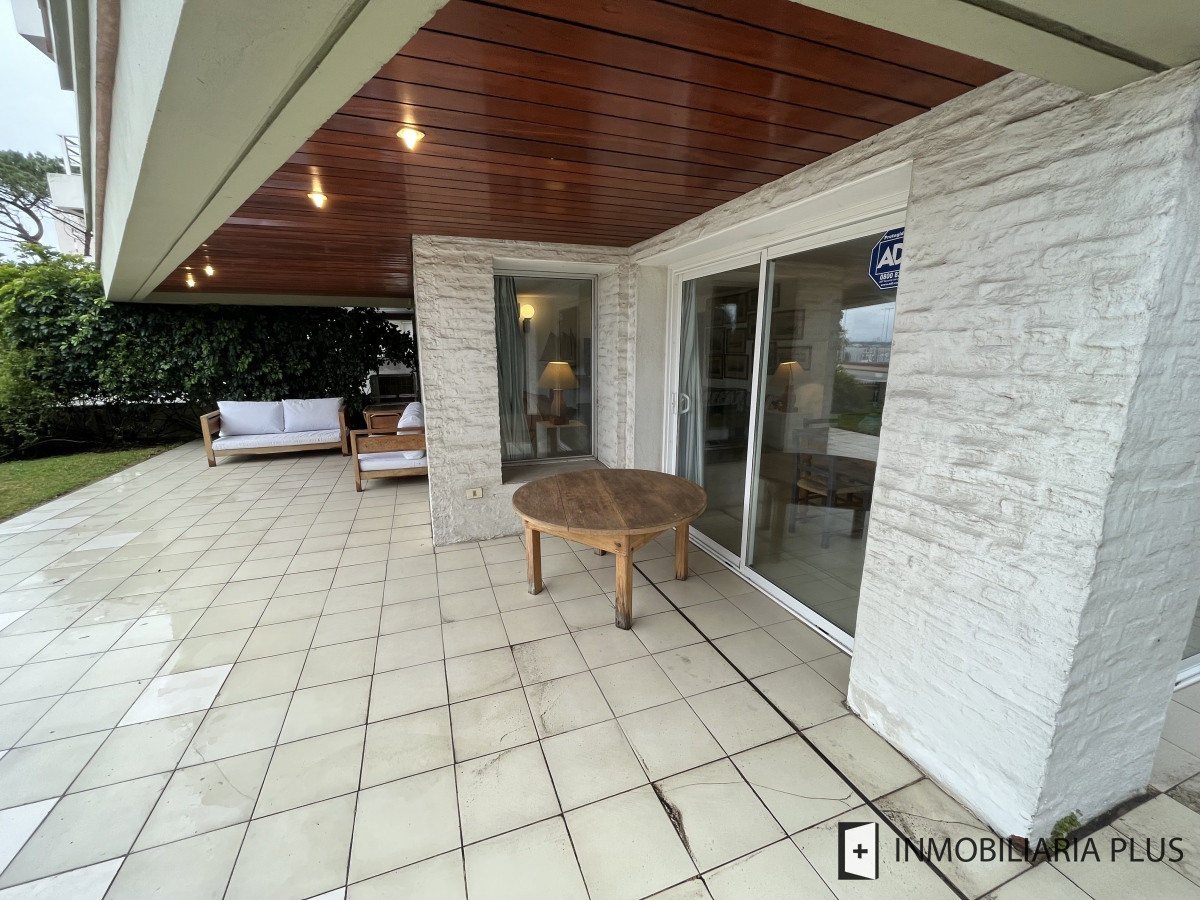 Apartamento ID.709 - Venta de Apartamento Frente al Mar en la Península de Punta del Este C709B