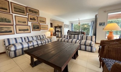 Venta de Apartamento Frente al Mar en la Península de Punta del Este C709B