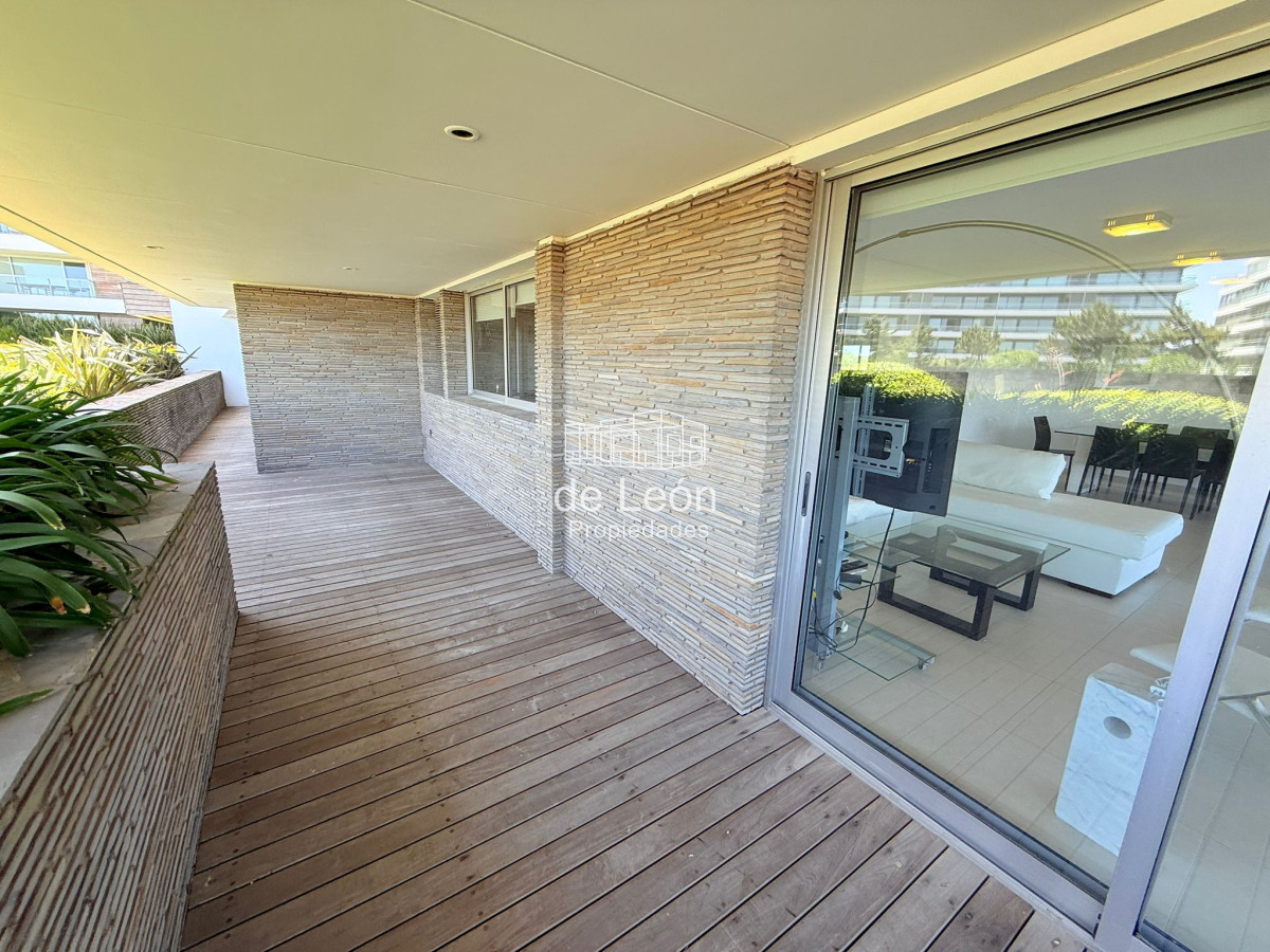 Apartamento ID.15328 - Departamento en venta de 2 dormitorios, Brava 28, Punta del Este