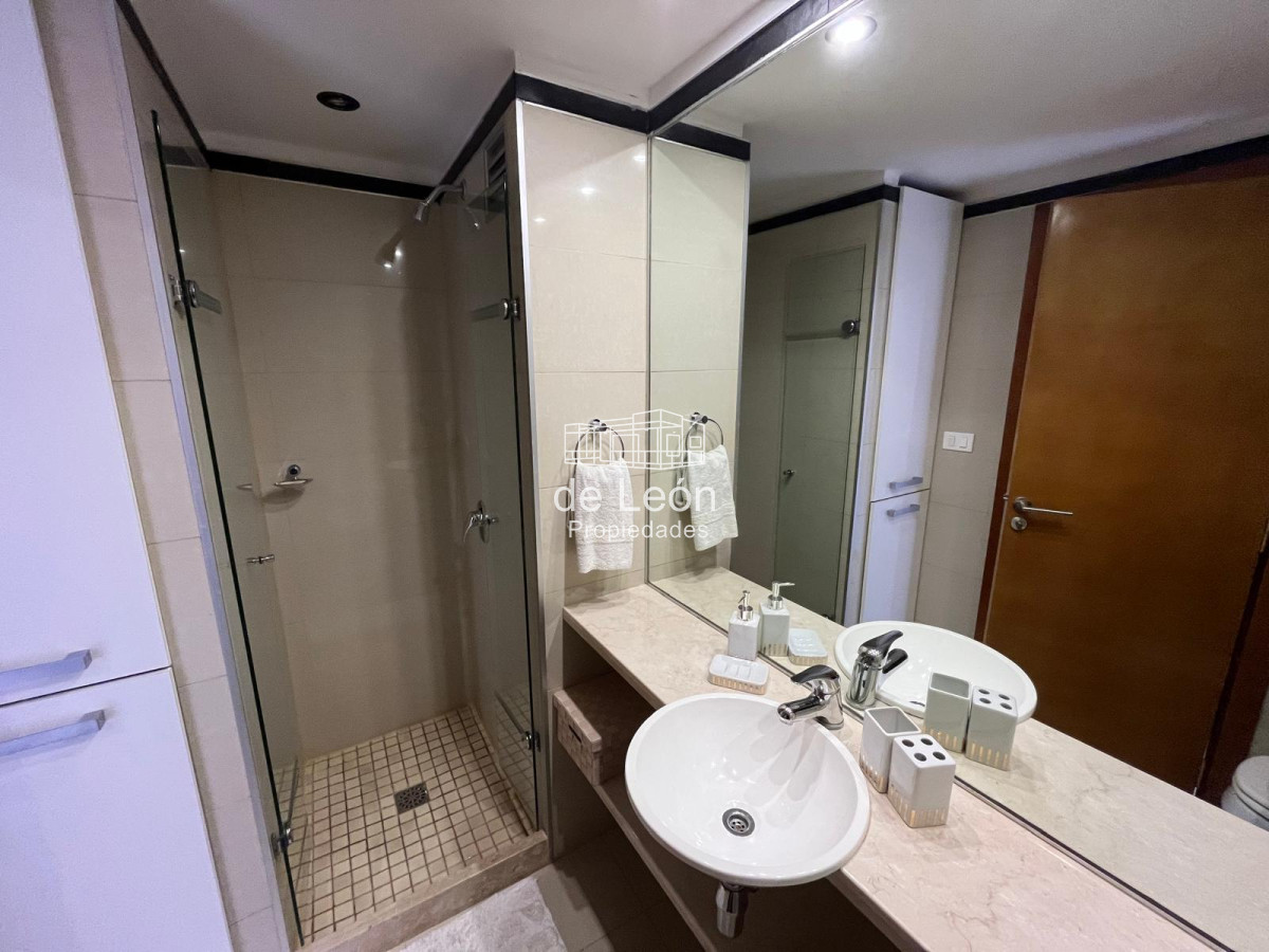 Apartamento ID.15278 - Departamento de 3 dormitorios en suite + servicio, Brava Punta del Este