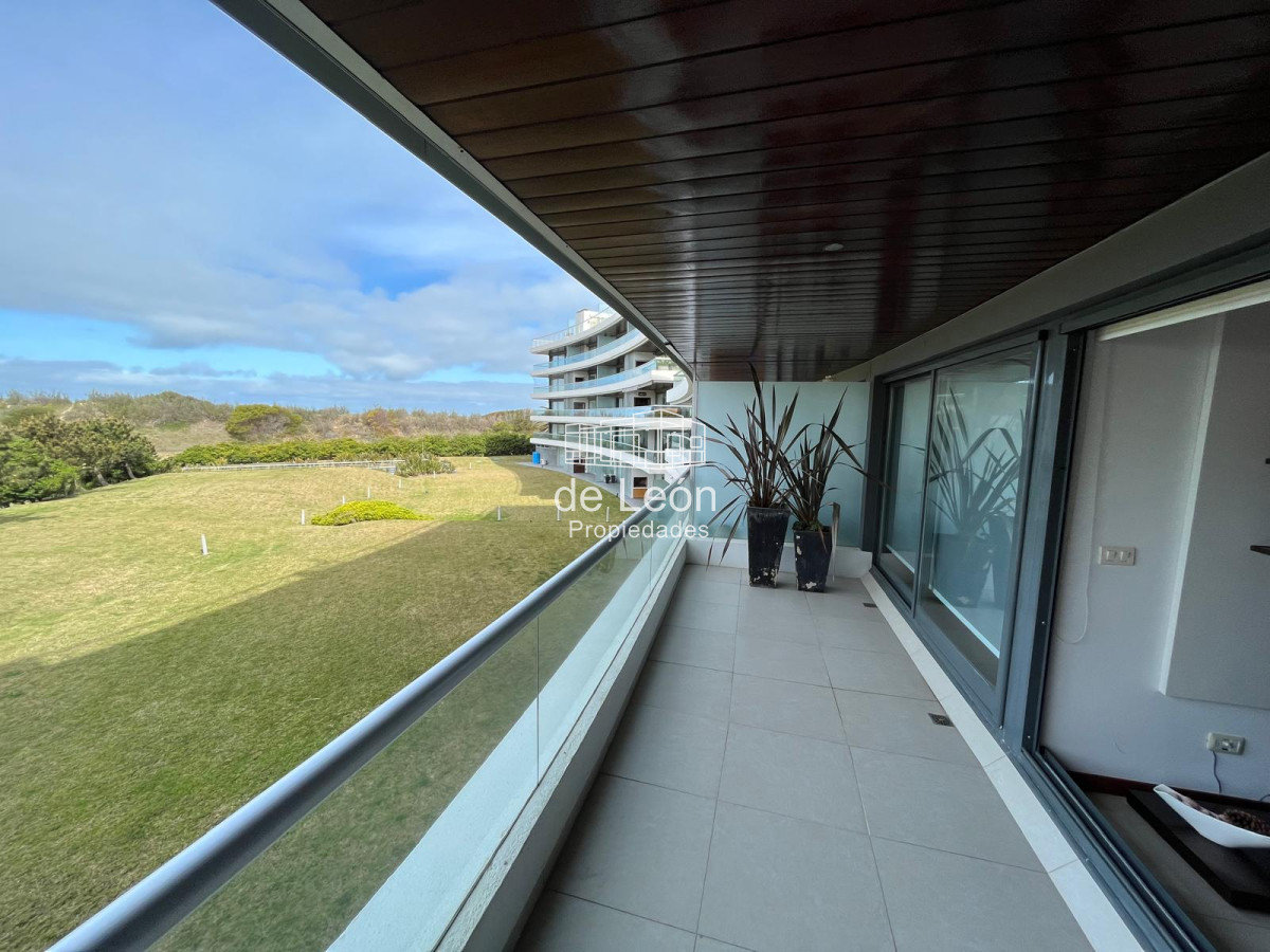 Apartamento ID.15278 - Departamento de 3 dormitorios en suite + servicio, Brava Punta del Este