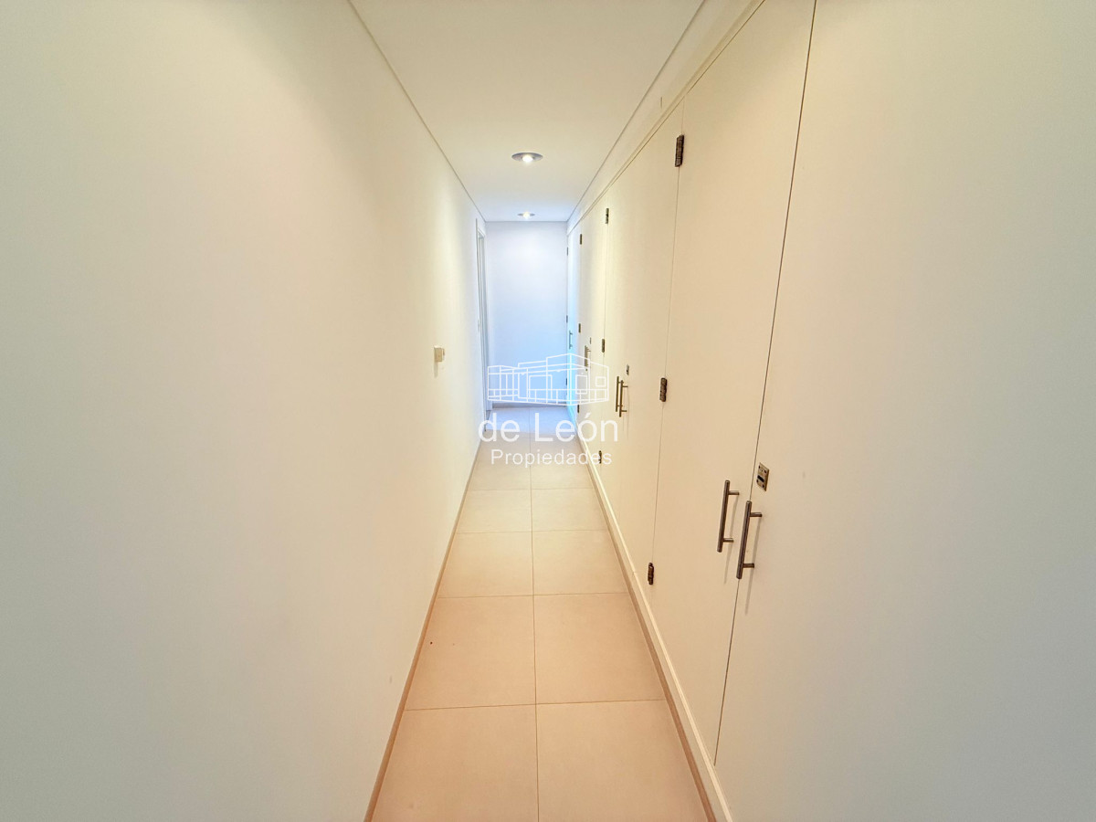 Apartamento ID.15328 - Departamento en venta de 2 dormitorios, Brava 28, Punta del Este