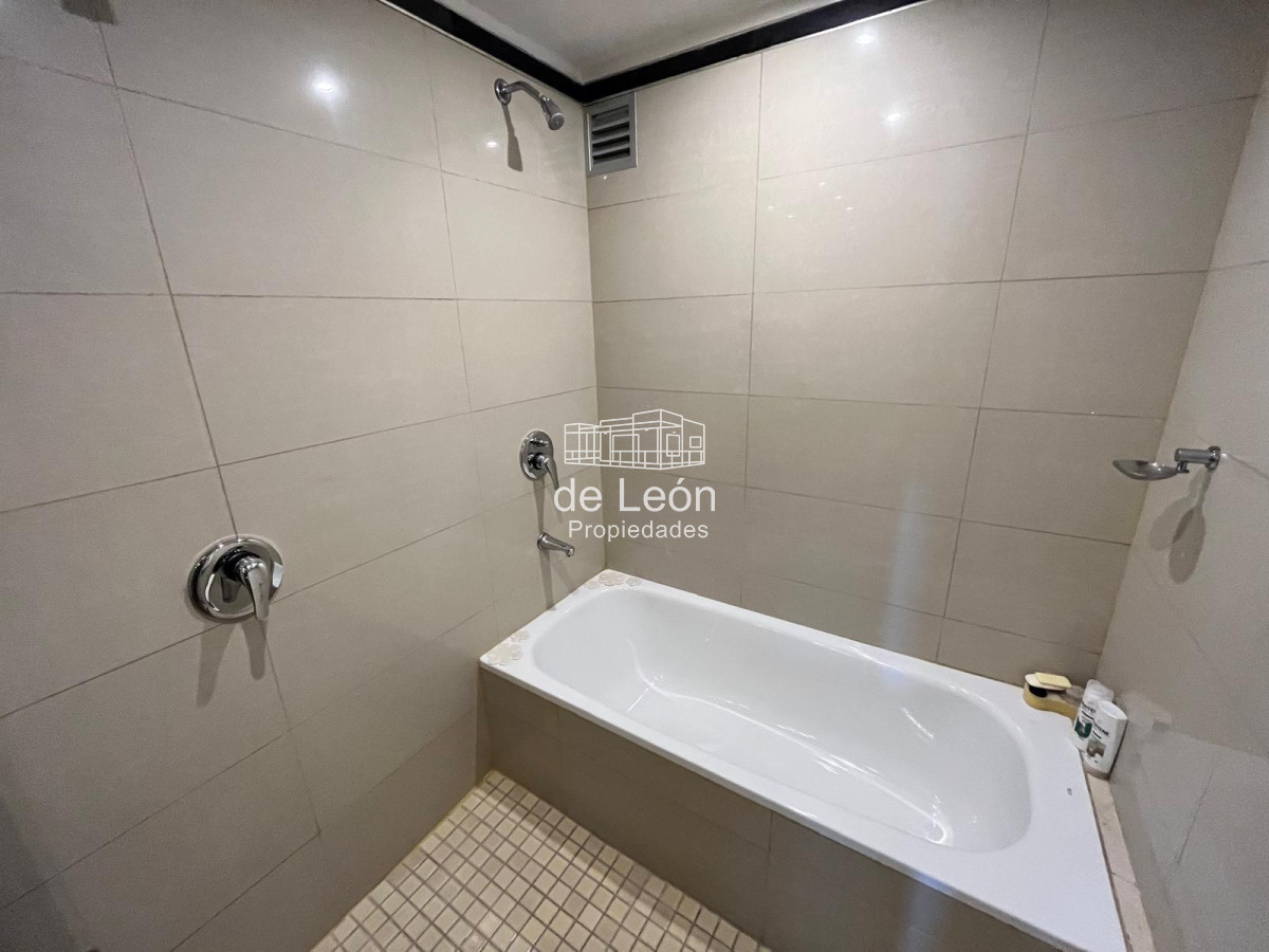 Apartamento ID.15278 - Departamento de 3 dormitorios en suite + servicio, Brava Punta del Este