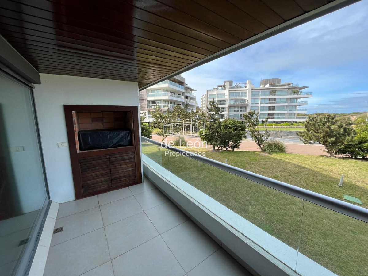 Apartamento ID.15278 - Departamento de 3 dormitorios en suite + servicio, Brava Punta del Este