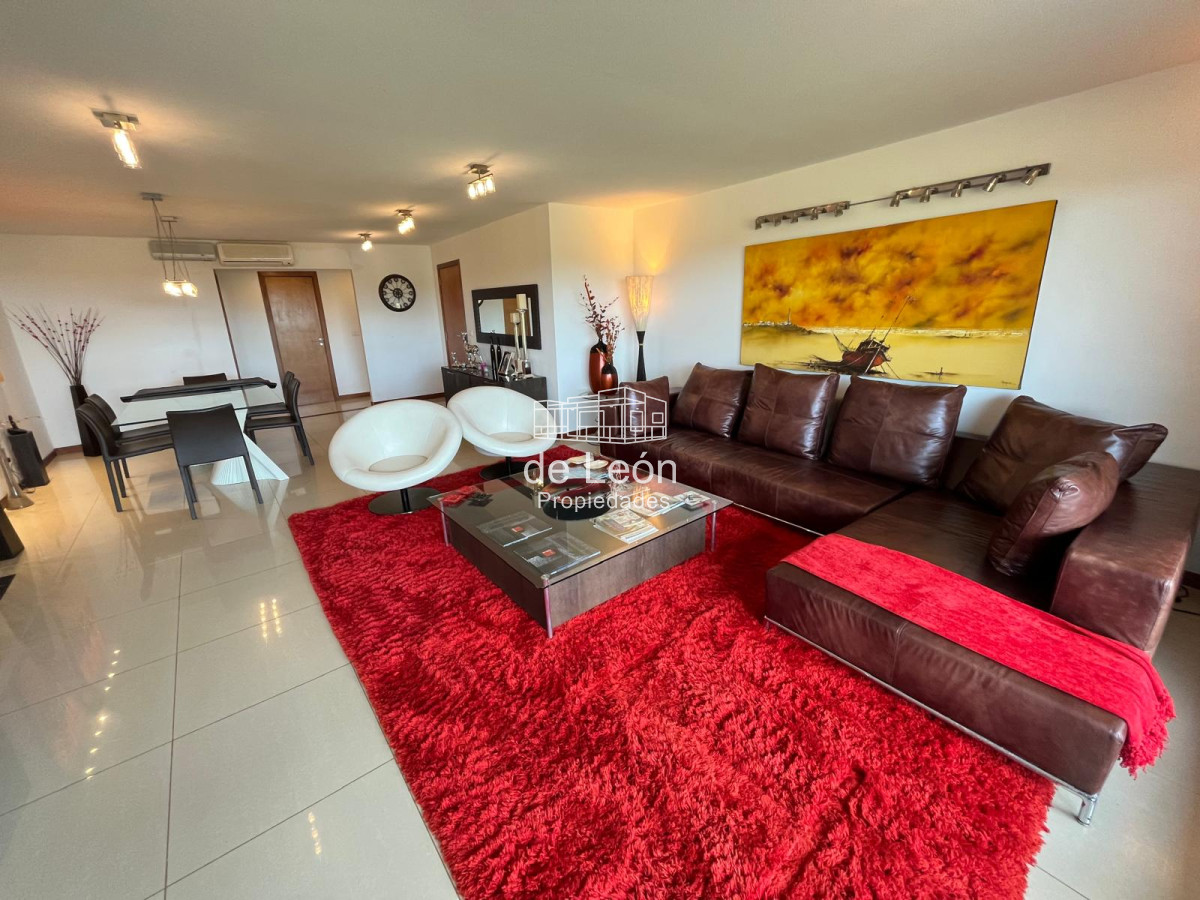Apartamento ID.15278 - Departamento de 3 dormitorios en suite + servicio, Brava Punta del Este