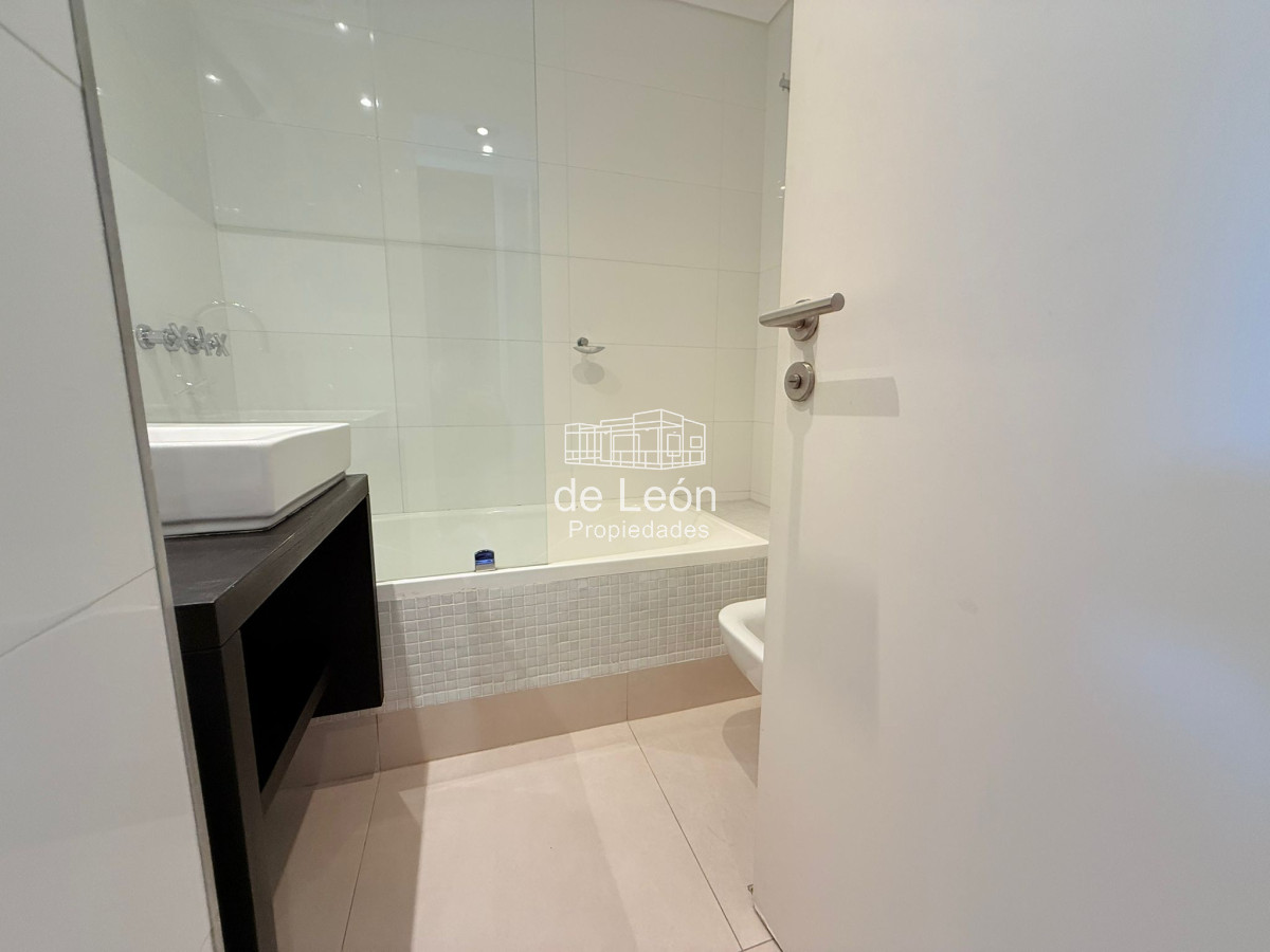 Apartamento ID.15328 - Departamento en venta de 2 dormitorios, Brava 28, Punta del Este