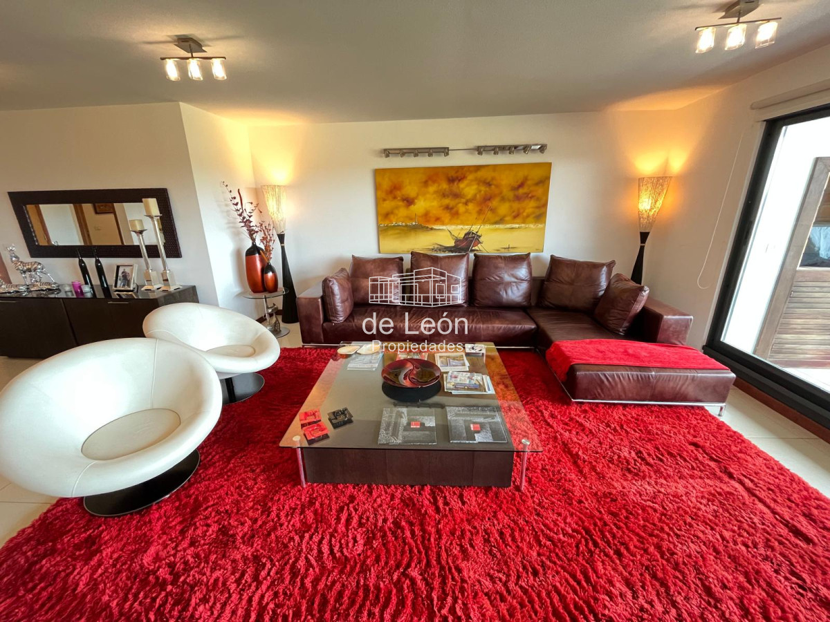 Apartamento ID.15278 - Departamento de 3 dormitorios en suite + servicio, Brava Punta del Este