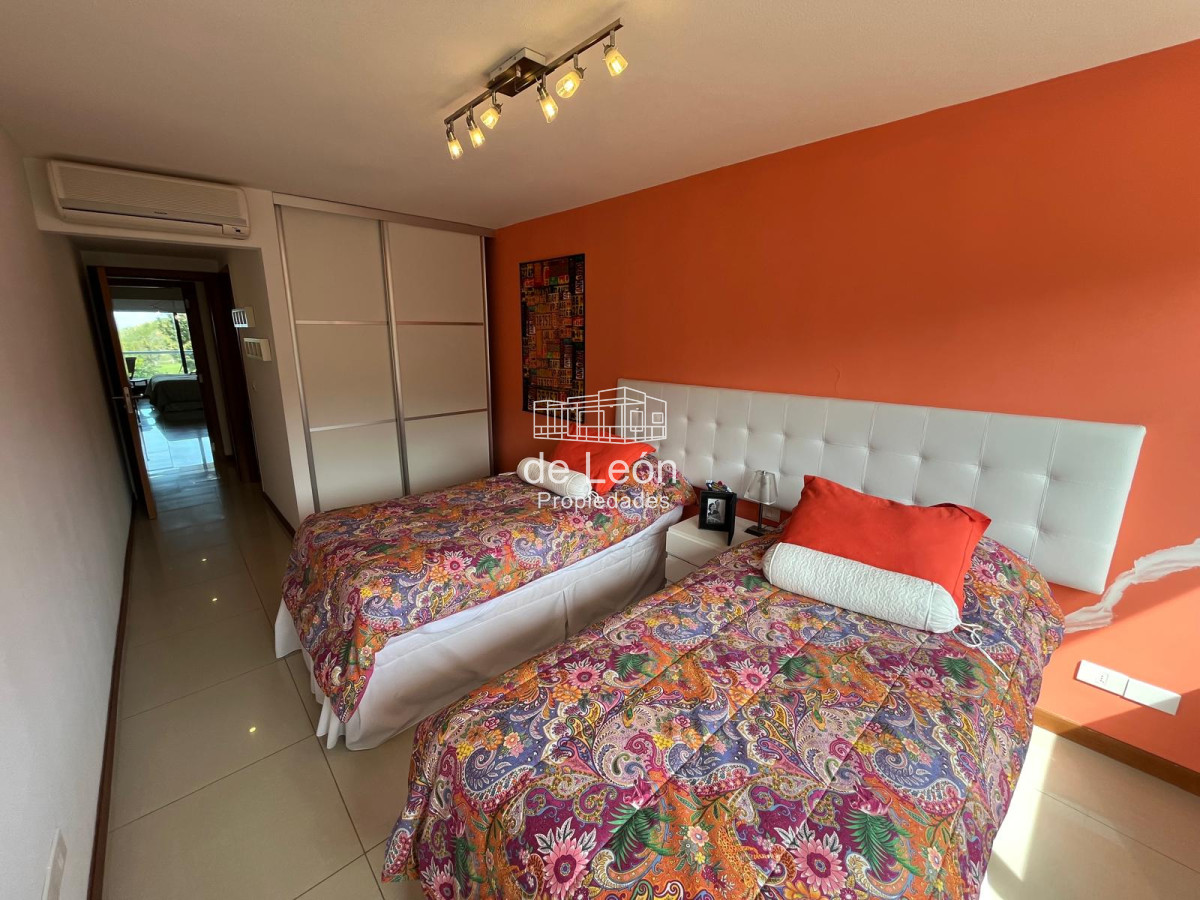 Apartamento ID.15278 - Departamento de 3 dormitorios en suite + servicio, Brava Punta del Este
