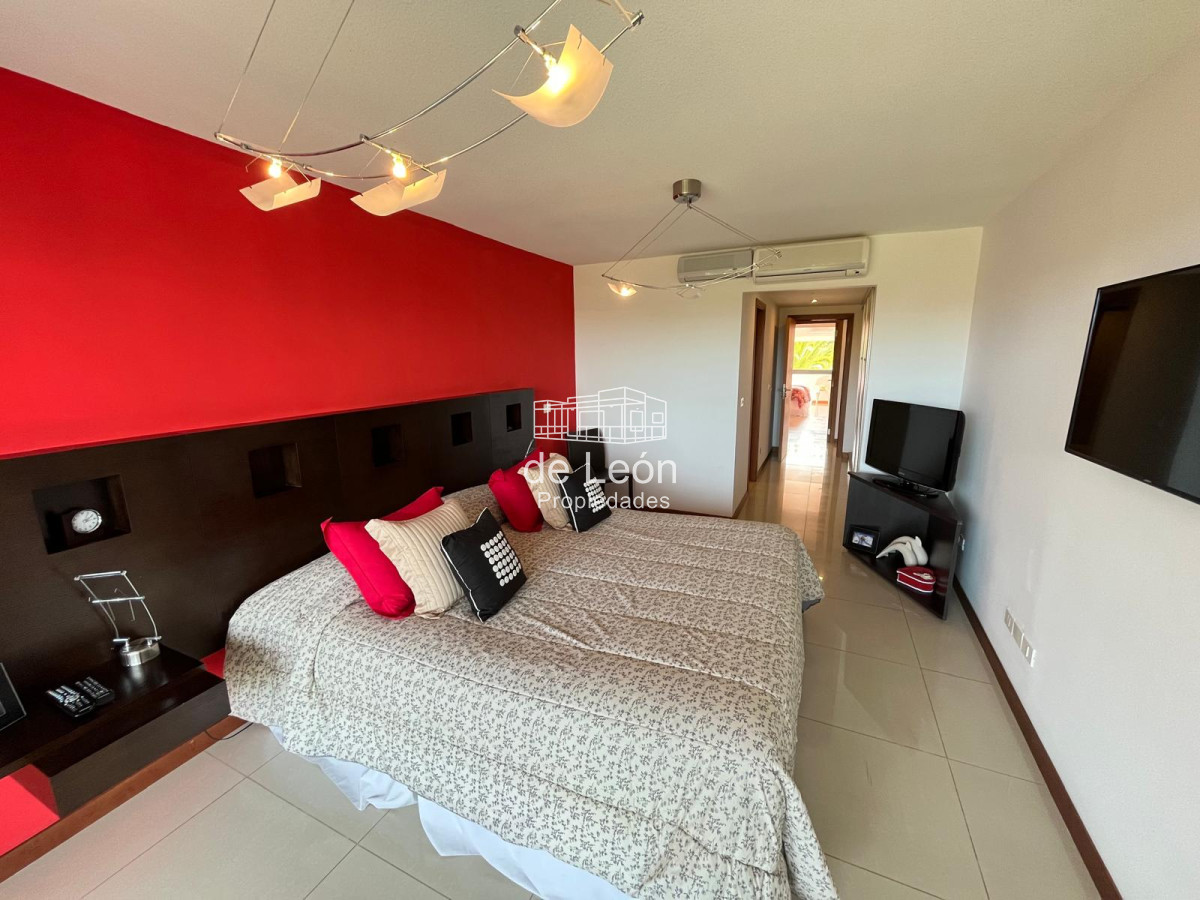 Apartamento ID.15278 - Departamento de 3 dormitorios en suite + servicio, Brava Punta del Este