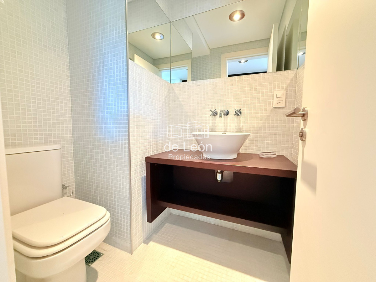 Apartamento ID.15328 - Departamento en venta de 2 dormitorios, Brava 28, Punta del Este