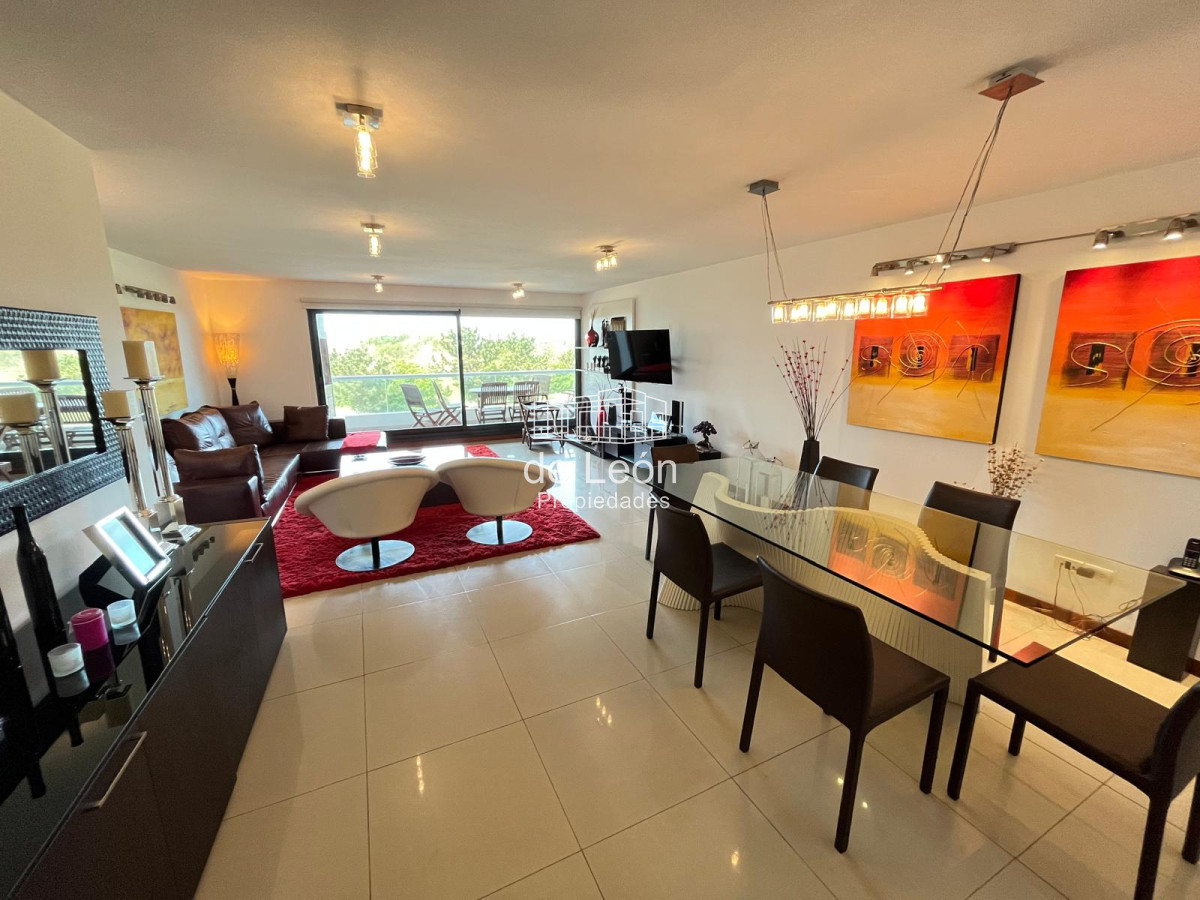 Apartamento ID.15278 - Departamento de 3 dormitorios en suite + servicio, Brava Punta del Este