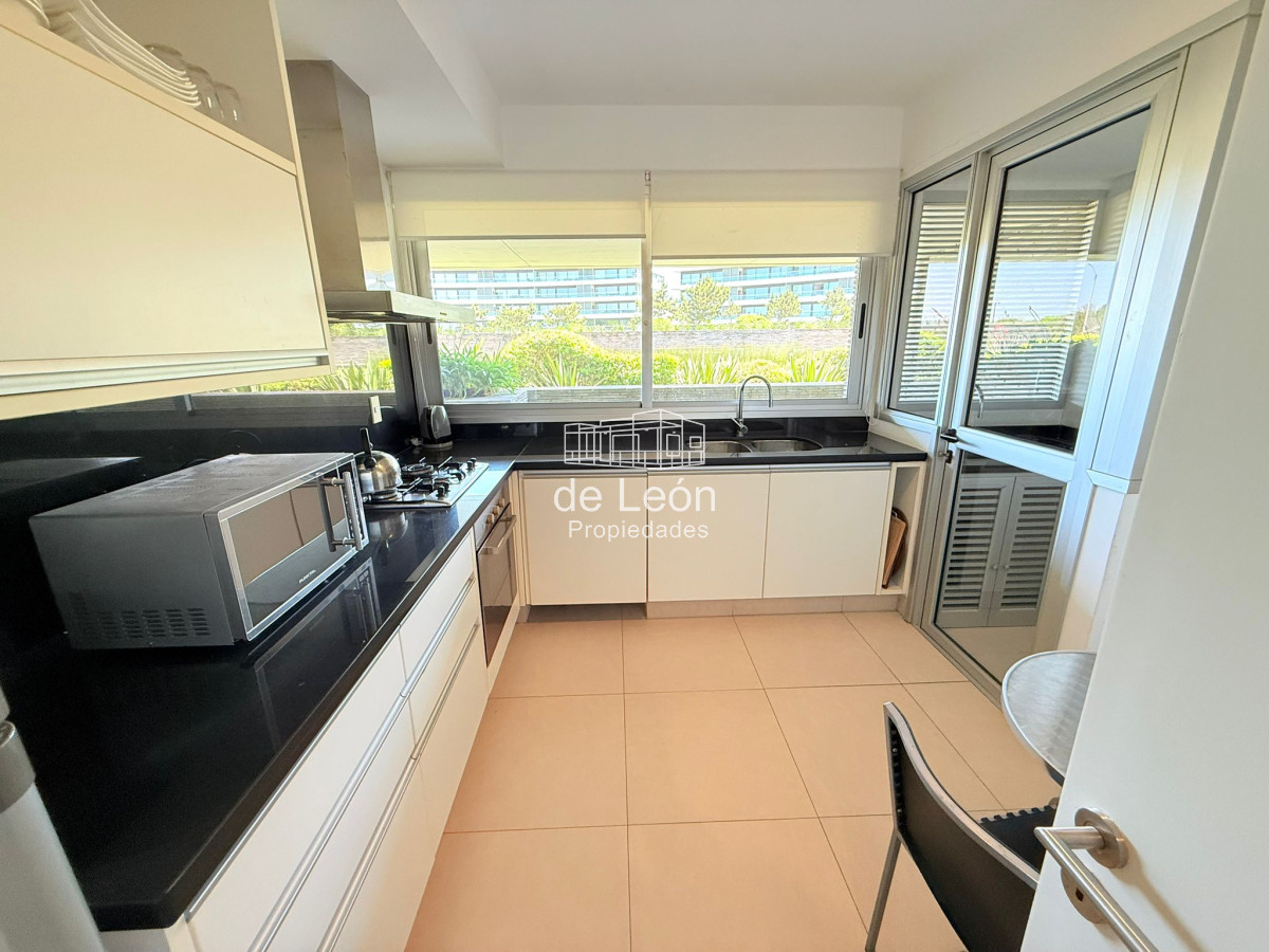 Apartamento ID.15328 - Departamento en venta de 2 dormitorios, Brava 28, Punta del Este
