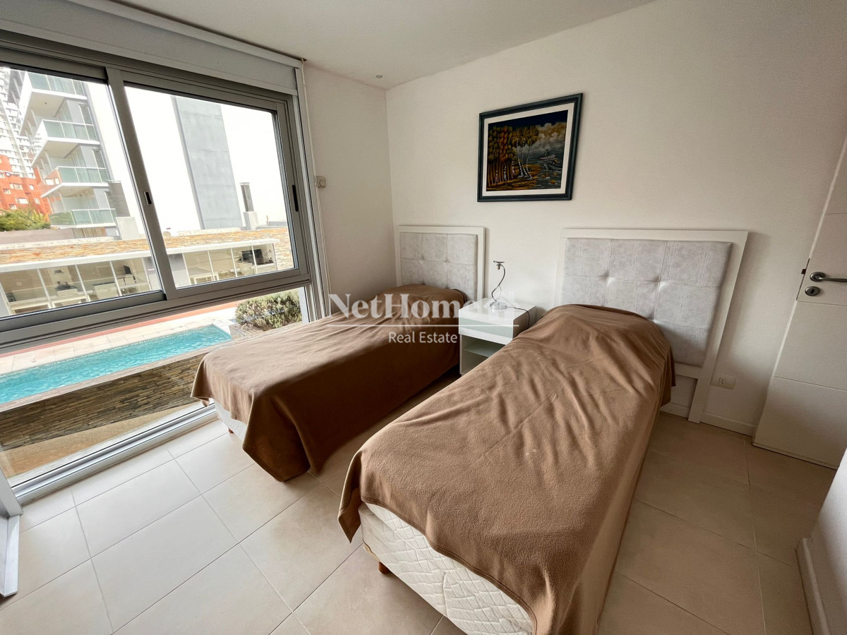 Apartamento ID.109 - Playa Mansa Apartamento 3 dormitorios parada 5