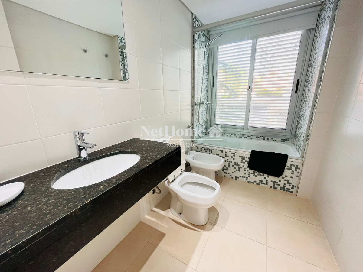 Apartamento ID.109 - Playa Mansa Apartamento 3 dormitorios parada 5