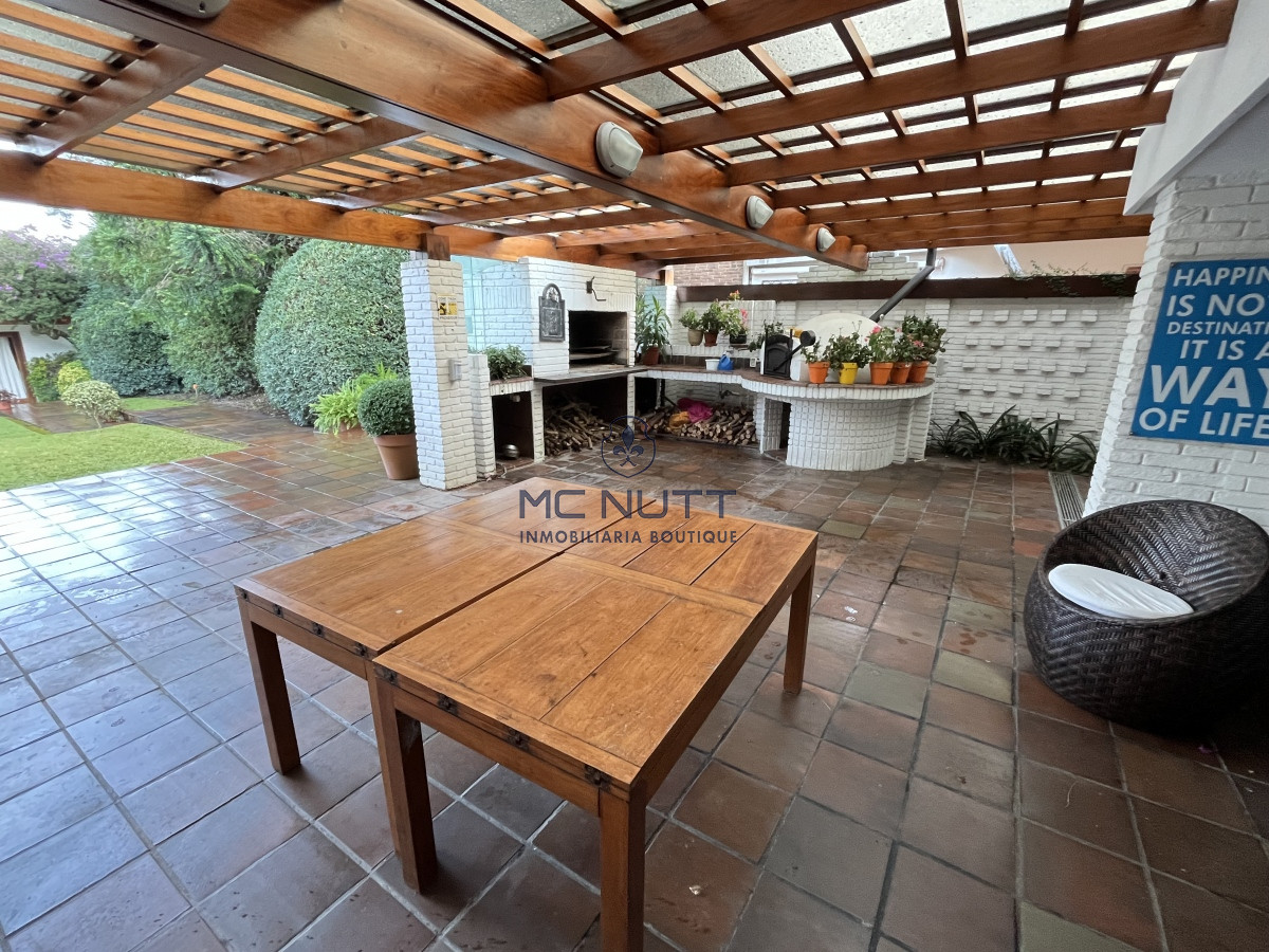 Casa ID.385/ - Hermosa casa en Playa Mansa