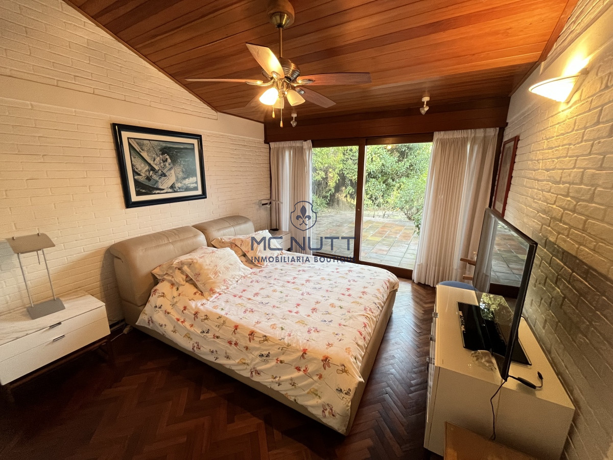 Casa ID.385/ - Hermosa casa en Playa Mansa