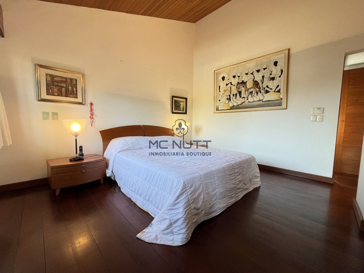 Casa ID.385/ - Hermosa casa en Playa Mansa