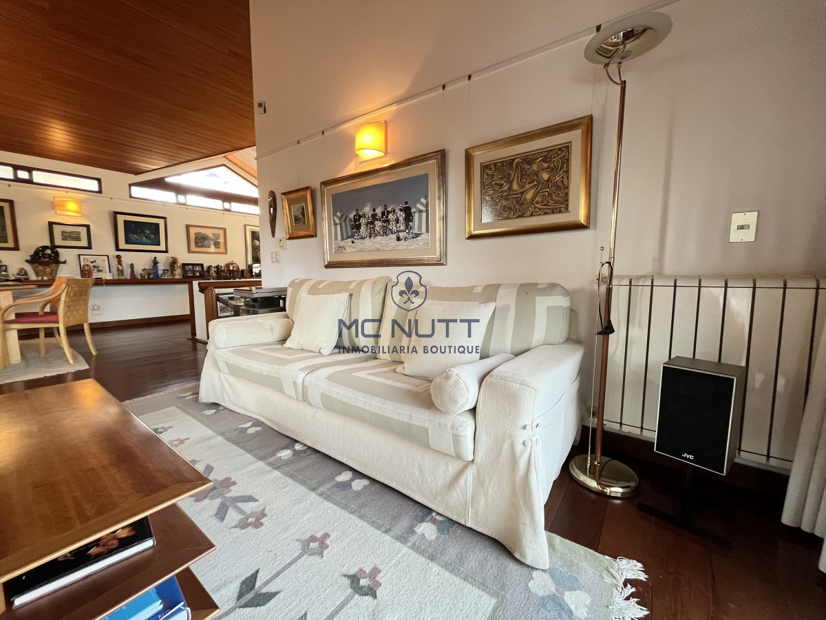 Casa ID.385/ - Hermosa casa en Playa Mansa