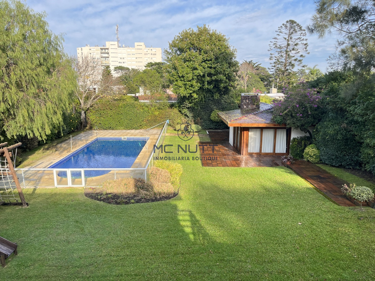 Casa ID.385/ - Hermosa casa en Playa Mansa