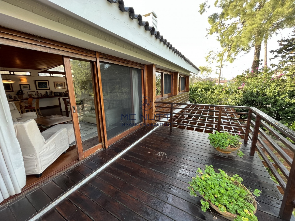 Casa ID.385/ - Hermosa casa en Playa Mansa