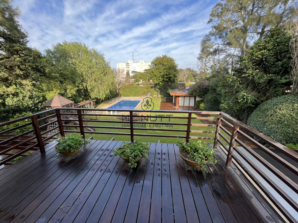 Casa ID.385/ - Hermosa casa en Playa Mansa