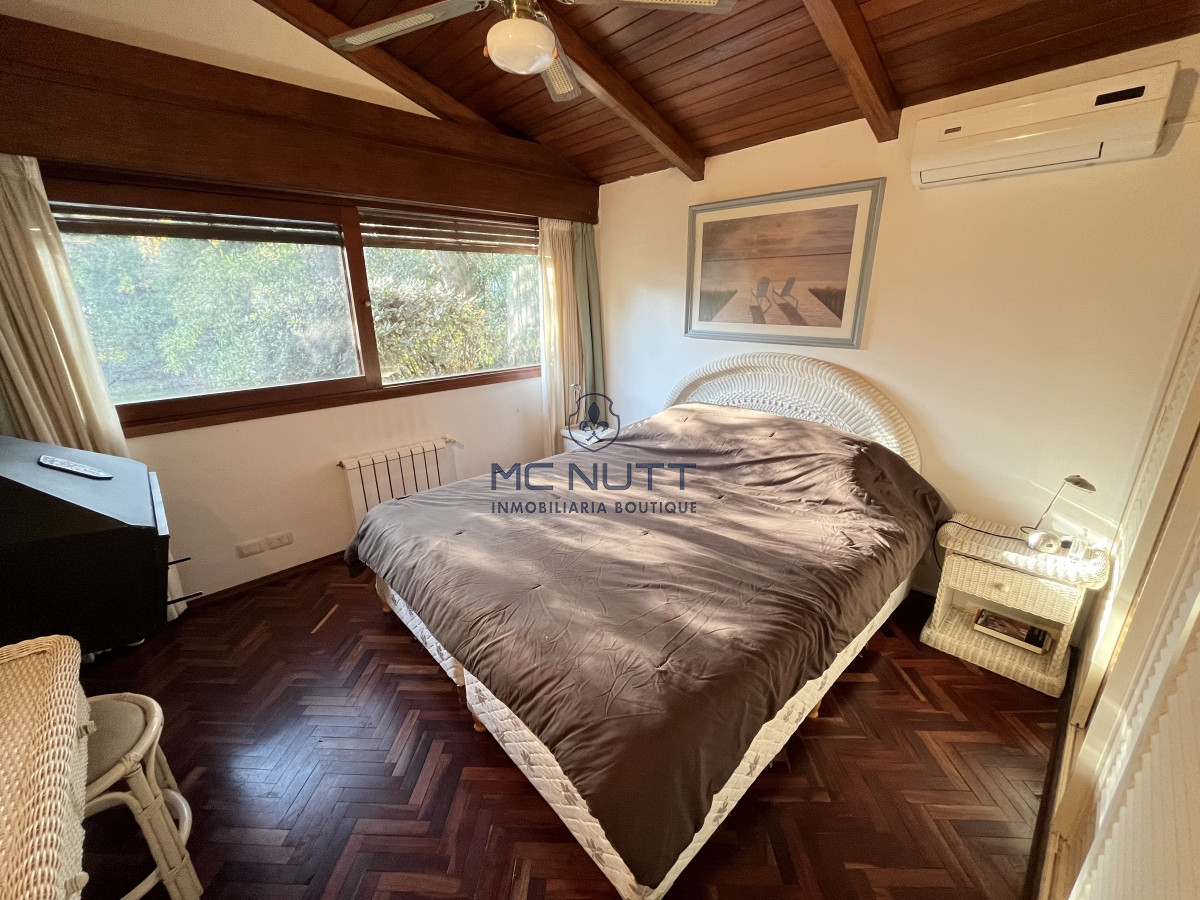 Casa ID.385/ - Hermosa casa en Playa Mansa