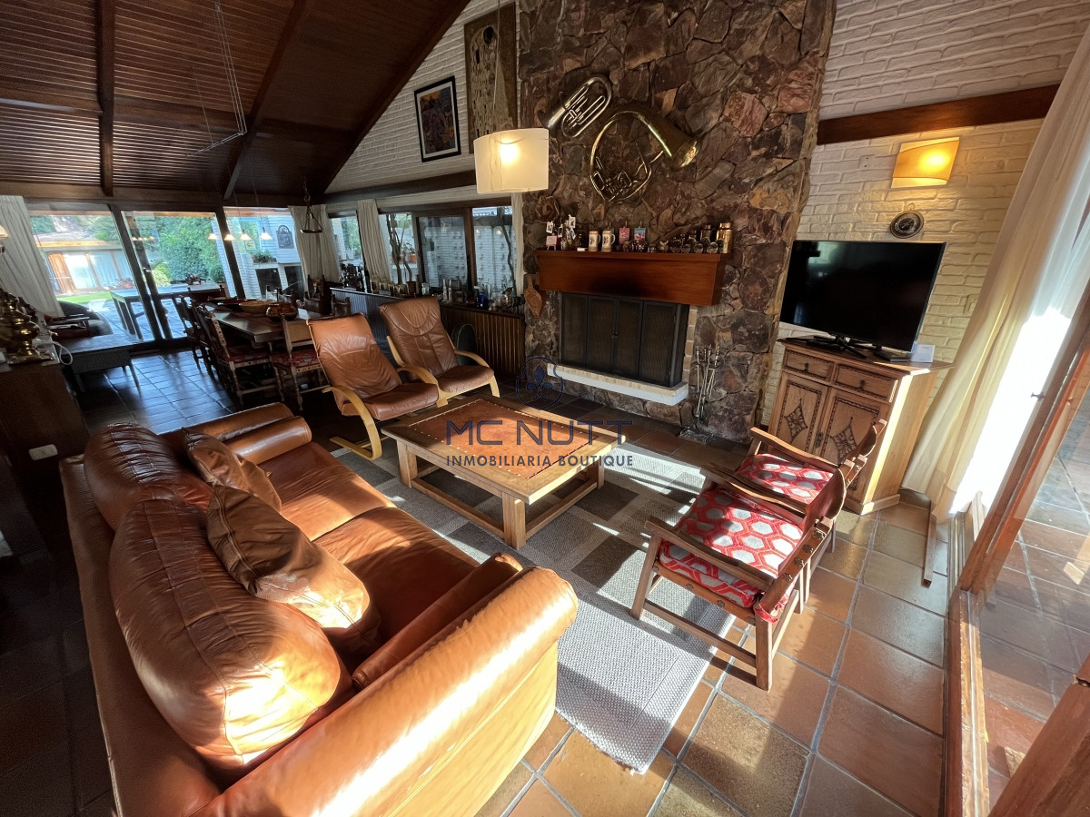 Casa ID.385/ - Hermosa casa en Playa Mansa