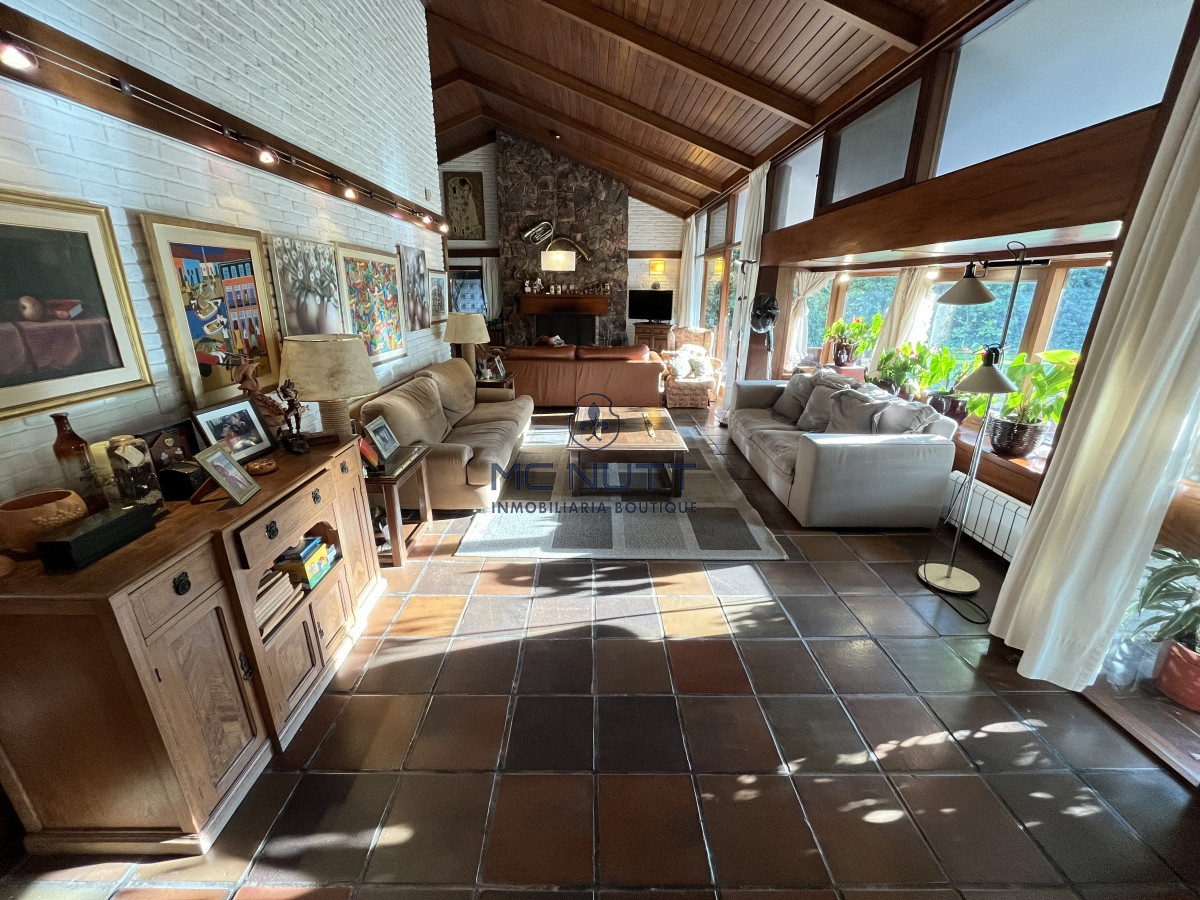 Casa ID.385/ - Hermosa casa en Playa Mansa