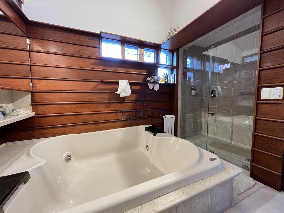 Casa ID.385/ - Hermosa casa en Playa Mansa