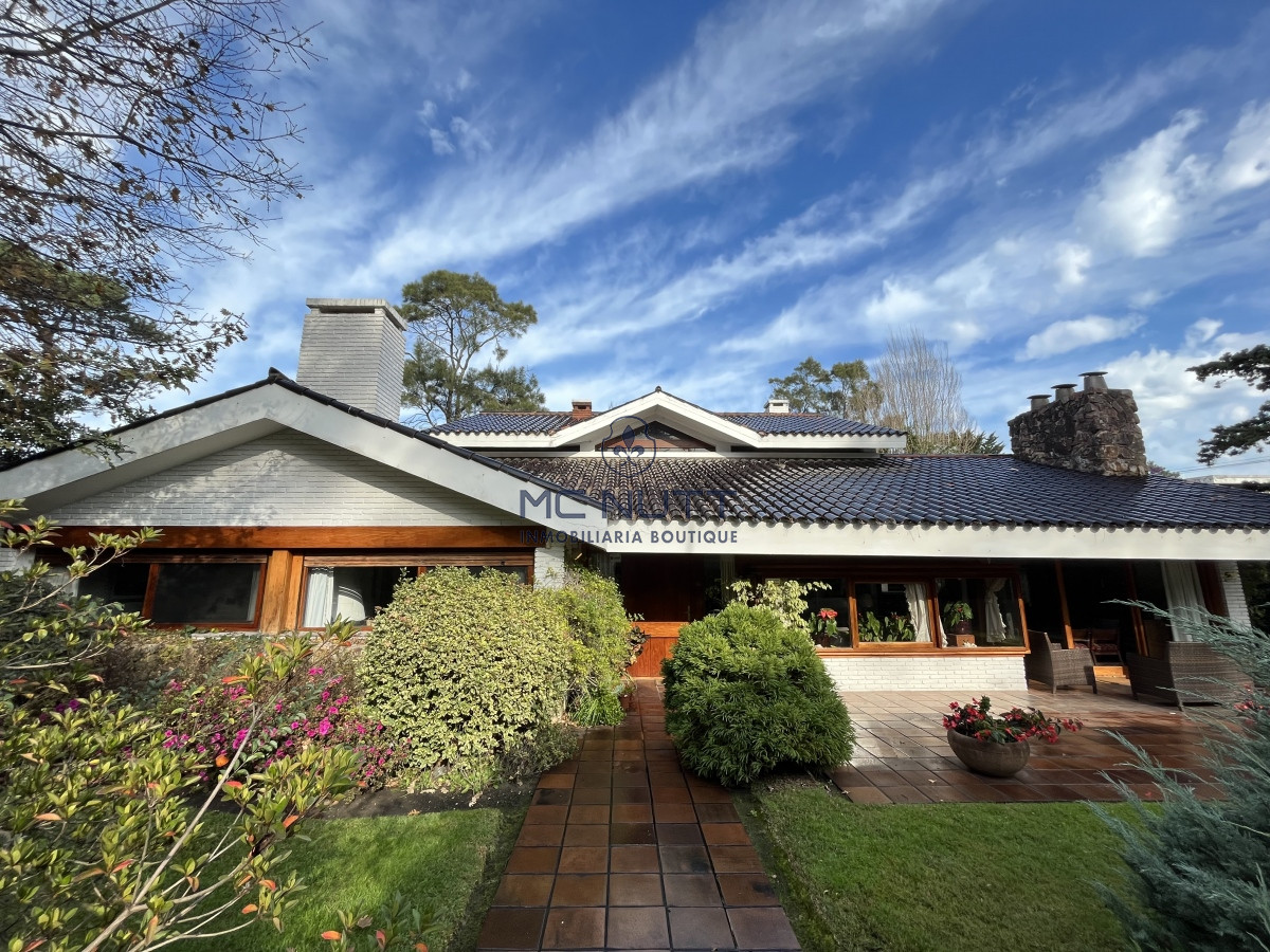 Casa ID.385/ - Hermosa casa en Playa Mansa