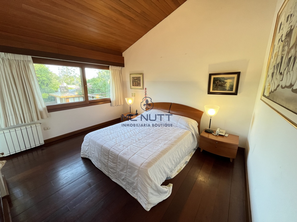 Casa ID.385/ - Hermosa casa en Playa Mansa