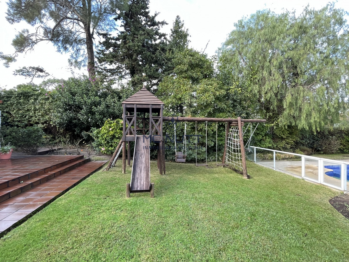 Casa ID.385/ - Hermosa casa en Playa Mansa