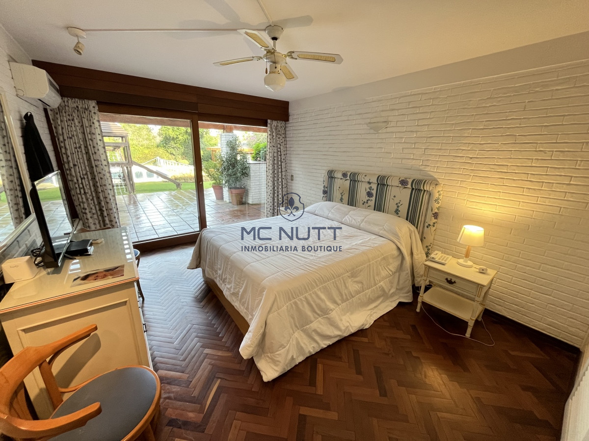 Casa ID.385/ - Hermosa casa en Playa Mansa