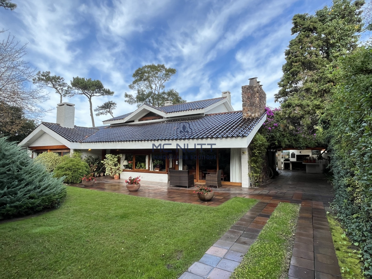 Casa ID.385/ - Hermosa casa en Playa Mansa