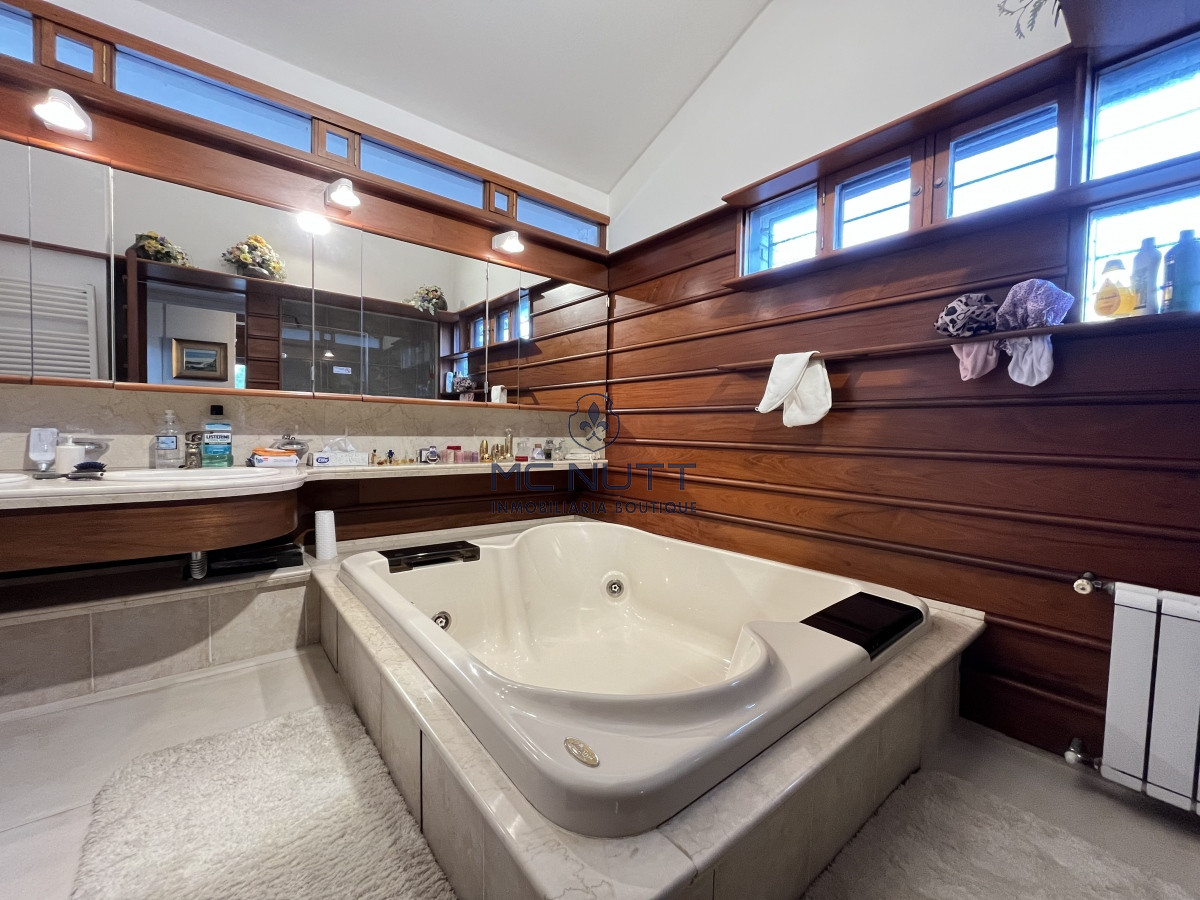 Casa ID.385/ - Hermosa casa en Playa Mansa