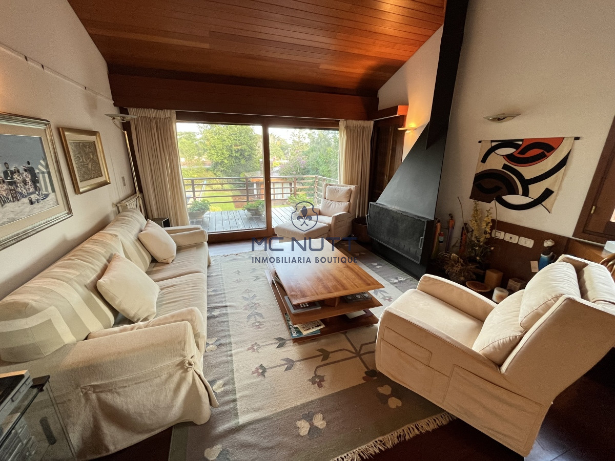 Casa ID.385/ - Hermosa casa en Playa Mansa