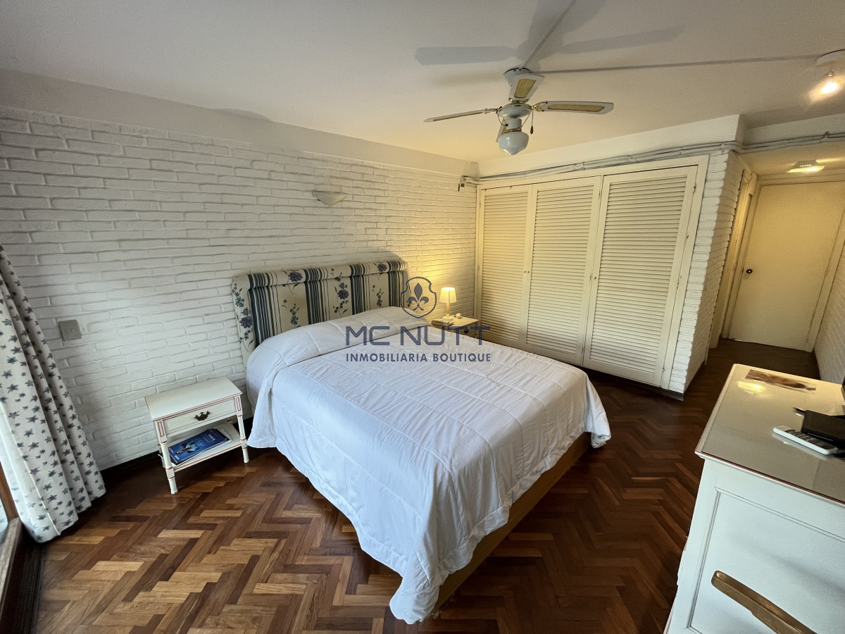 Casa ID.385/ - Hermosa casa en Playa Mansa