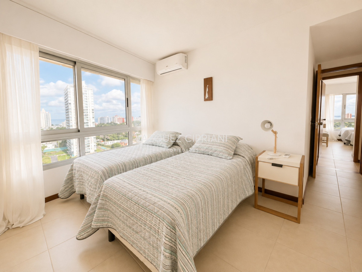 Apartamento ID.33 - Departamento de 3 dormitorios en venta en Punta del Este