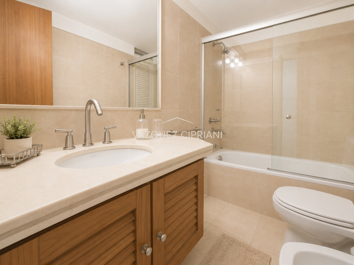 Apartamento ID.33 - Departamento de 3 dormitorios en venta en Punta del Este