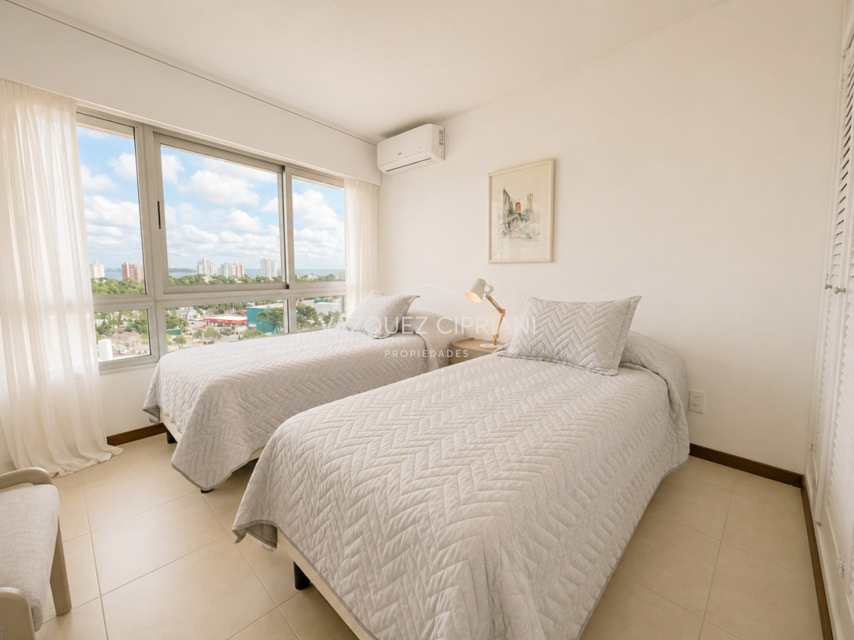 Apartamento ID.33 - Departamento de 3 dormitorios en venta en Punta del Este
