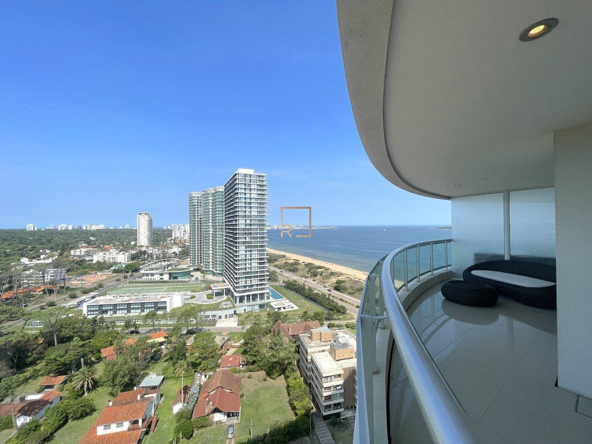 Apartamento ID.114 - Apartamento en venta en torre de lujo en Playa Mansa de Punta del Este. 