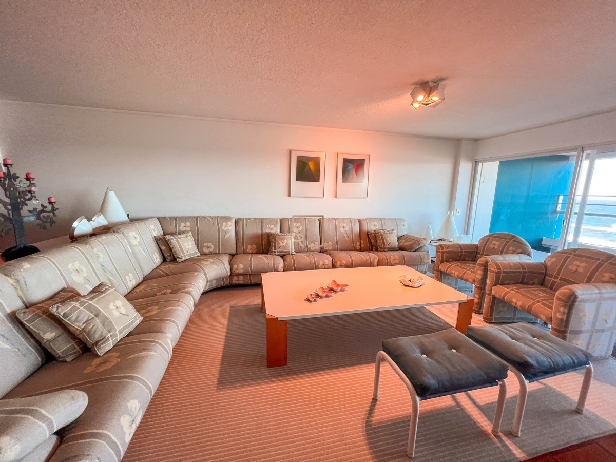 Apartamento ID.331 - Piso frente al mar en torre de categoría - 3 dormitorios 2 baños