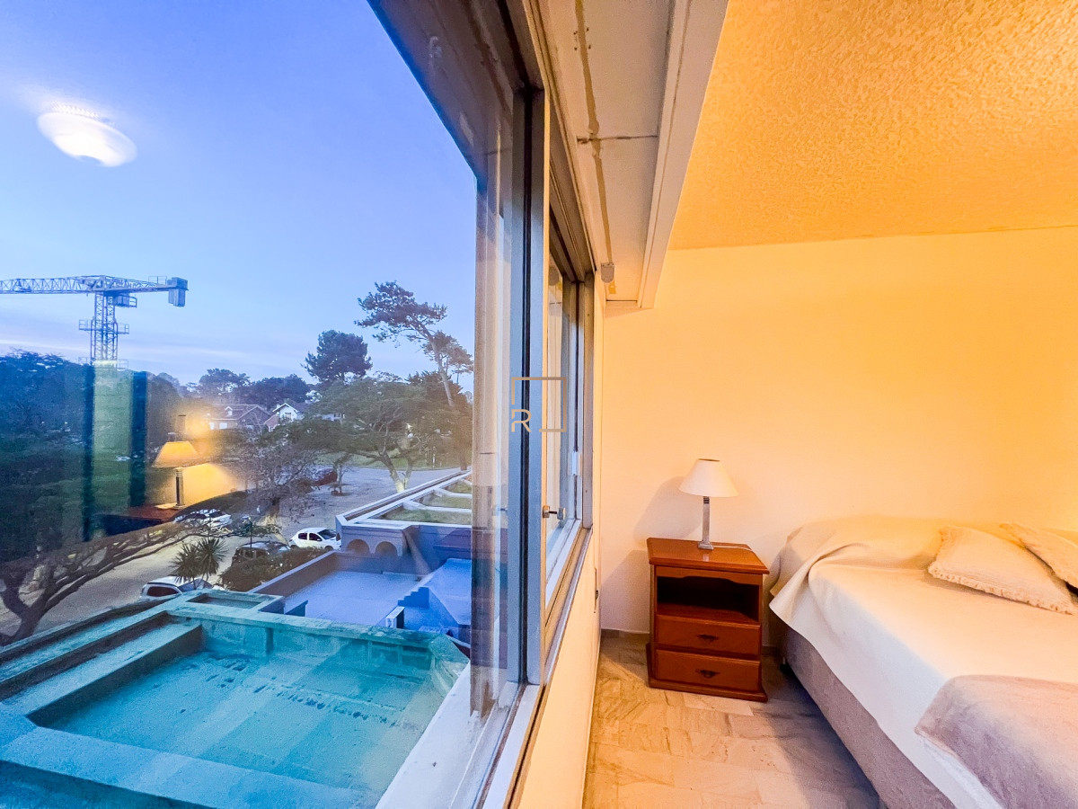 Apartamento ID.382 - Alquiler ANUAL en Punta del Este - 3 dormitorios - Amenities de lujo 